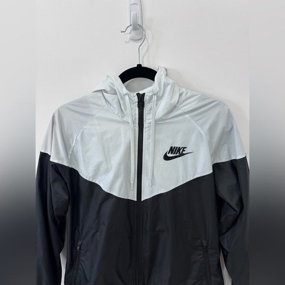 Nike Women’s Hooded Windbreaker - L - Picture 7 of 10